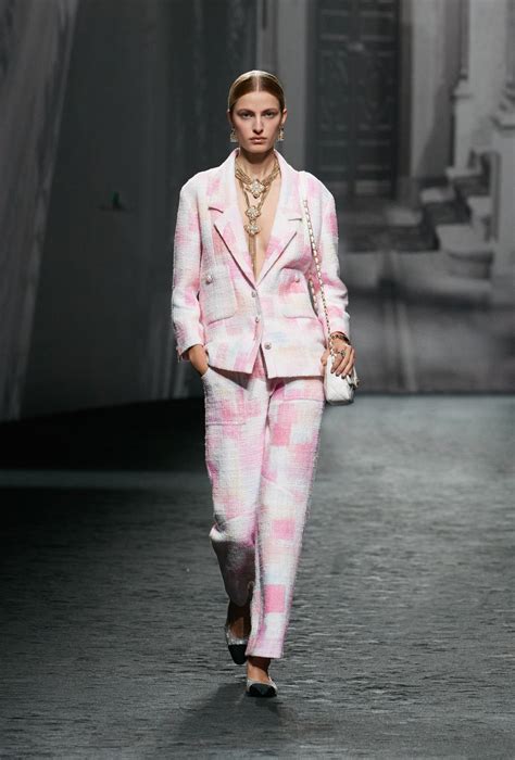 chanel ready to wear 2023|Chanel spring 2023 make up.